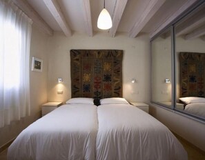 4 soverom, strykejern/-brett, wi-fi (inkludert) og sengetøy