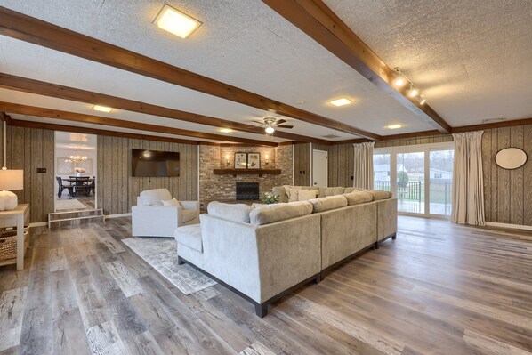 Smart TV, chimenea y tenis de mesa 