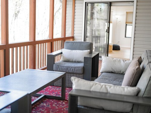 Beautiful View+Hot Tub+Sleeps 12+Bike Workshop