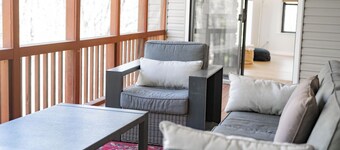 Beautiful View+Hot Tub+Sleeps 12+Bike Workshop