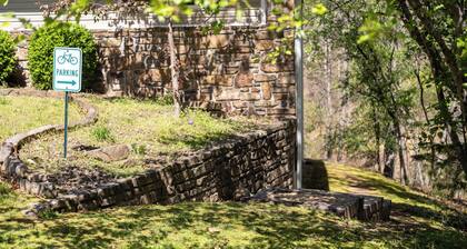 Hot Tub+Beautiful View+Sleeps 12+Outdoor Oasis