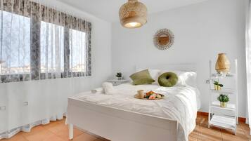 3 bedrooms, iron/ironing board, free WiFi, bed sheets