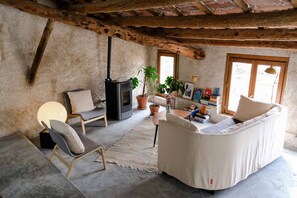 Living area - Holiday Home 'Comalats' with Private Pool, Private Terrace and Wi-Fi (Montoliu De Segarra)