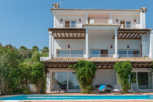 Villa 'Índigo' with Mountain Views, Wi-Fi, and Air Conditioning