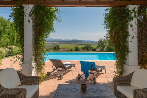 Villa 'Índigo' with Mountain Views, Wi-Fi, and Air Conditioning