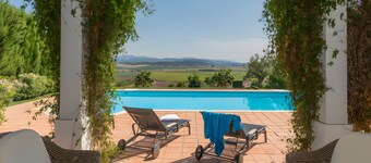 Villa 'Índigo' with Mountain Views, Wi-Fi, and Air Conditioning