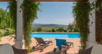 Villa 'Índigo' with Mountain Views, Wi-Fi, and Air Conditioning