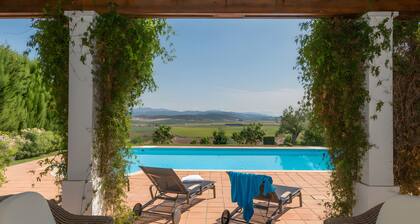 Villa 'Índigo' with Mountain Views, Wi-Fi, and Air Conditioning