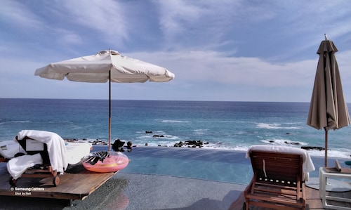 Ocean view beach suite