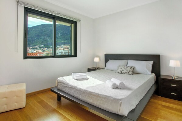 2 habitaciones, tabla de planchar con plancha y wifi gratis 