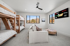 3 Schlafzimmer, Bügeleisen/Bügelbrett, Reisekinderbett, kostenloses WLAN