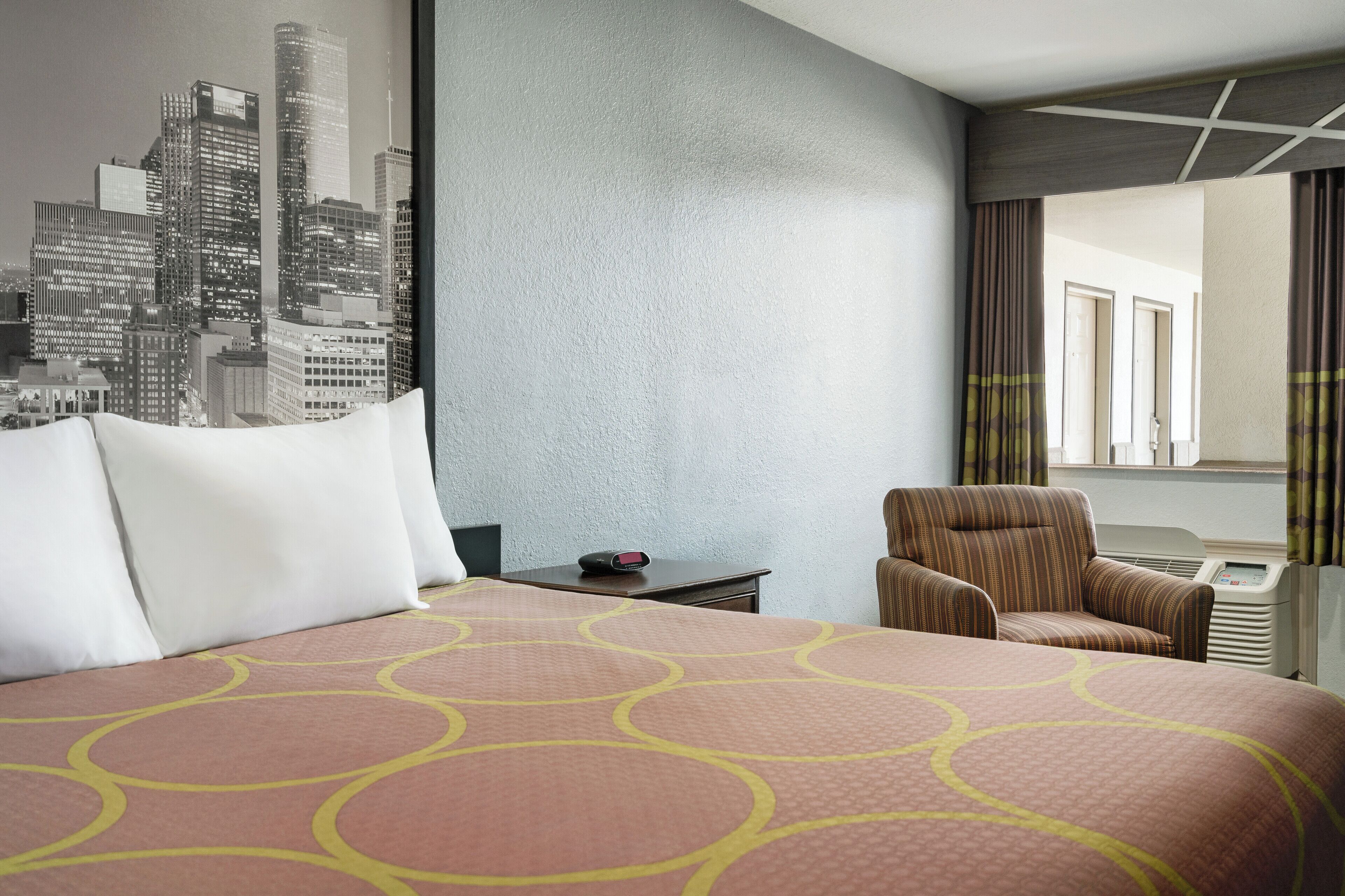 Photo - Crystal Inn Northeast Houston Downtown I-610