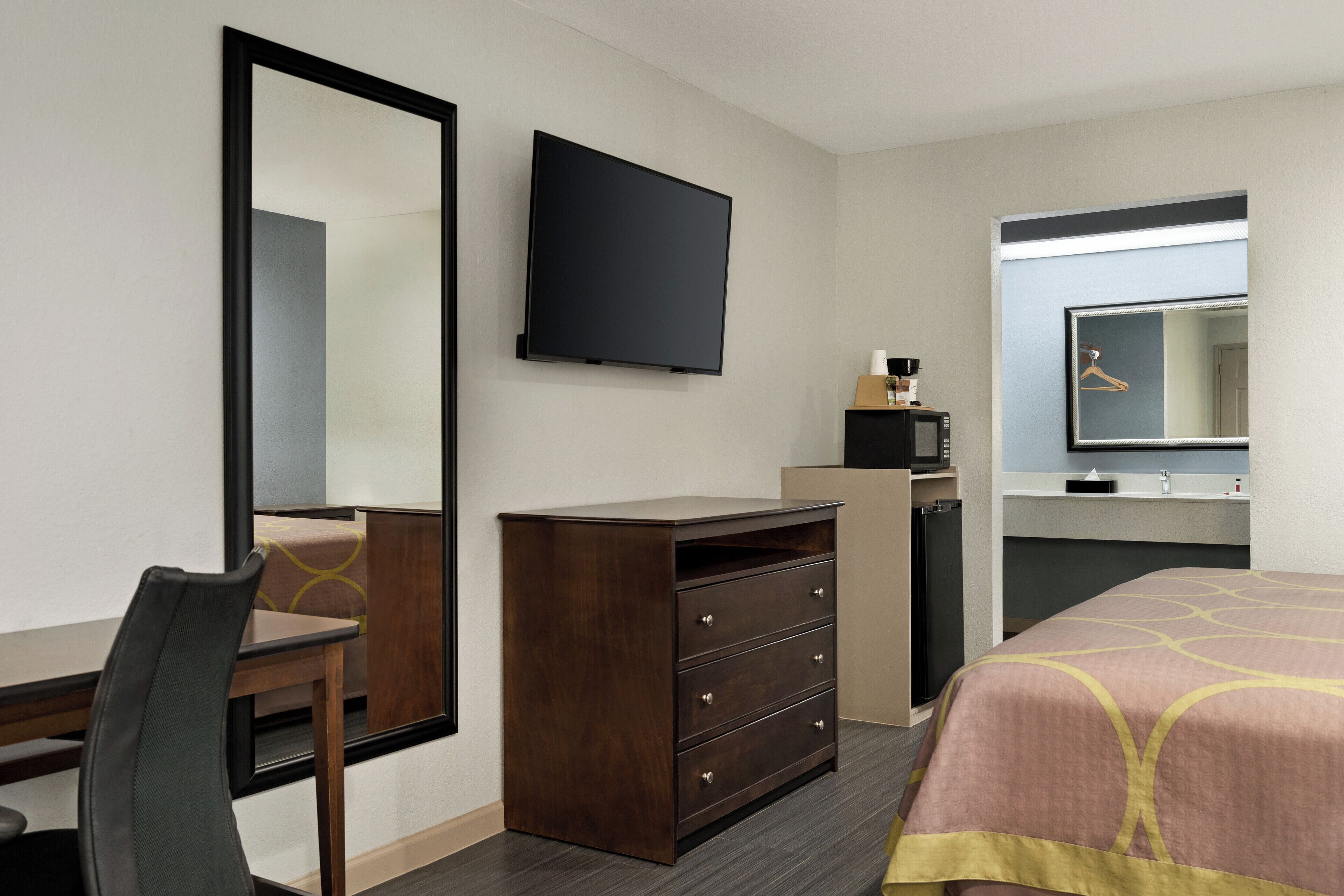 Photo - Crystal Inn Northeast Houston Downtown I-610