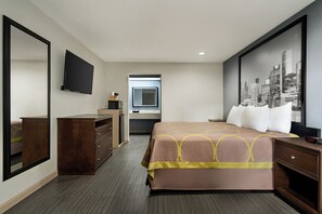 Desk, iron/ironing board, free WiFi, bed sheets - Crystal Inn Northeast Houston Downtown I-610 (Houston)