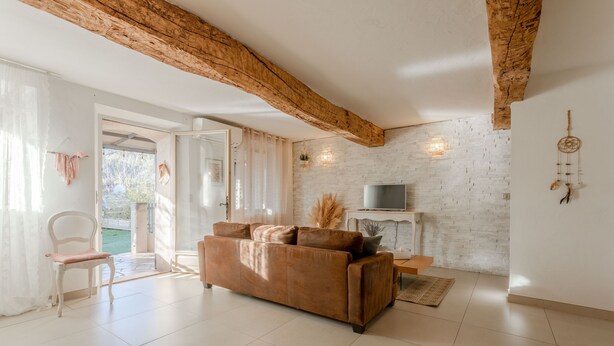 A living room with a brown sofa, a white chair, a TV, and a fireplace. - Sainte-Maxime House: Private Terrace, Wi-Fi, and Air Conditioning (Le Plan)