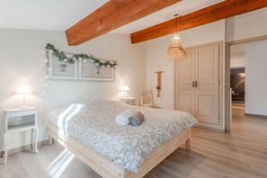 4 habitaciones, tabla de planchar con plancha y wifi gratis 