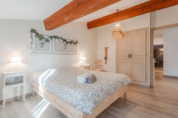 4 bedrooms, iron/ironing board, free WiFi, bed sheets - Country House 'Sainte Maxime Var' with Private Terrace, Wi-Fi and Air Conditioning (Le Plan)