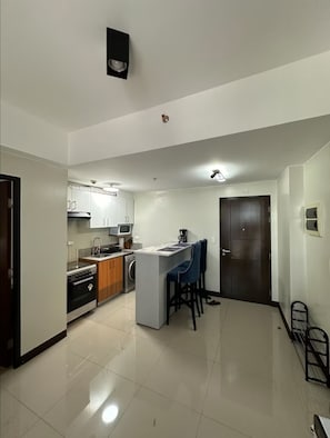 Fridge, microwave, stovetop, coffee/tea maker