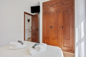 4 bedrooms, free WiFi, bed sheets