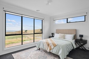 5 bedrooms, desk, iron/ironing board, free WiFi