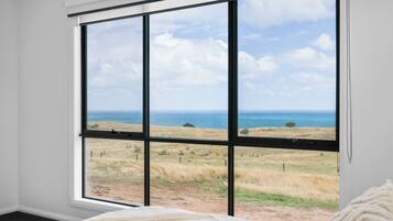 6 bedrooms, desk, iron/ironing board, free WiFi