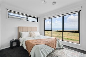 5 chambres, bureau, fer et planche à repasser, accès au Wi-Fi (inclus)