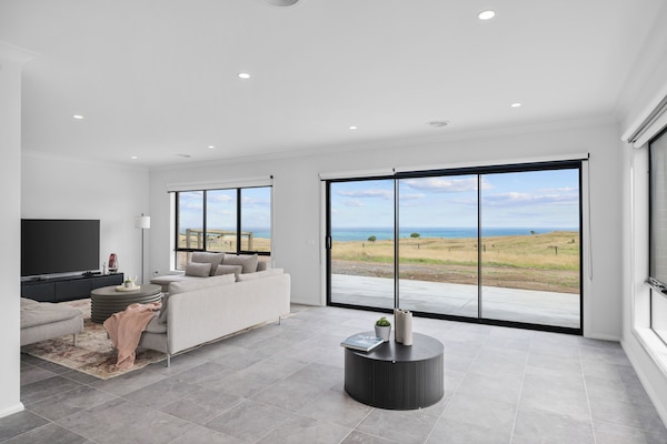 TV connectée, lecteur de DVD, livres