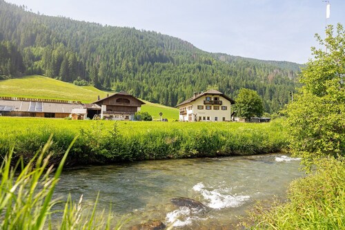 Studio Apartment 'Untersinnerhof Apt Herbst' with Mountain View, Shared Garden and Wi-Fi