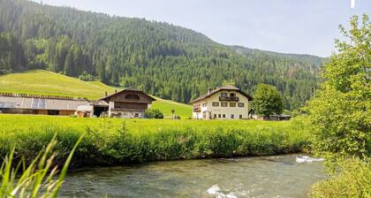 Studio Apartment 'Untersinnerhof Apt Herbst' with Mountain View, Shared Garden and Wi-Fi