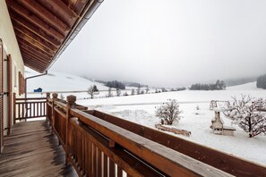 Property grounds - Apartment 'Winter' with Mountain View, Shared Garden and Wi-Fi (Valle di Casies)