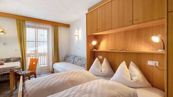 1 bedroom, free WiFi, bed sheets