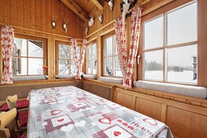 Dining - Apartment 'Winter' with Mountain View, Shared Garden and Wi-Fi (Valle di Casies)