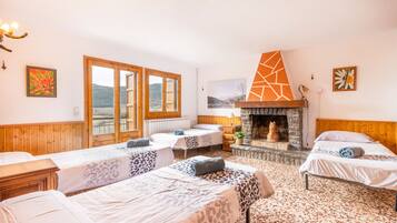 7 bedrooms, free WiFi, bed sheets