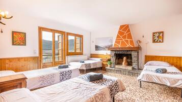 7 bedrooms, free WiFi, bed sheets