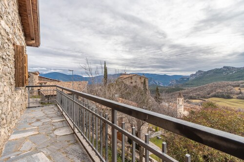 Country House 'Sisquet' with Mountain View, Private Terrace and Wi-Fi