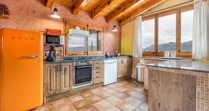 Country House 'Sisquet' with Mountain View, Private Terrace and Wi-Fi