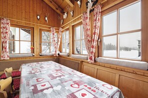 Dining - Apartment 'Sommer' with Mountain View, Shared Garden and Wi-Fi (Valle di Casies)