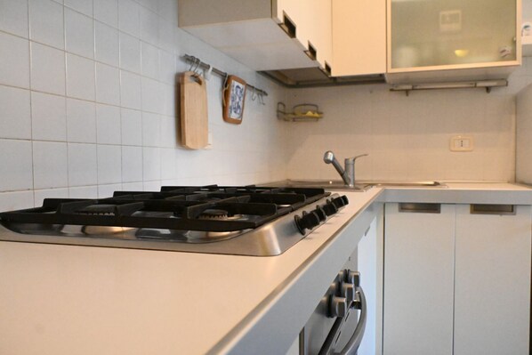 Fridge, oven, dishwasher