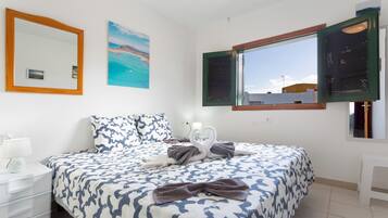 1 slaapkamer, een strijkplank/strijkijzer, gratis wifi, beddengoed