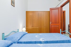 2 bedrooms, bed sheets