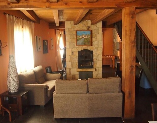 Country House 'Los Barruecos' with Mountain View, Shared Terrace and Wi-Fi