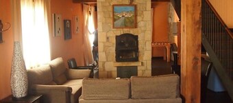Country House 'Los Barruecos' with Mountain View, Shared Terrace and Wi-Fi