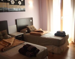 8 bedrooms, free WiFi, bed sheets