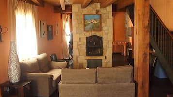 Fernseher, Kamin, DVD-Player, Stereoanlage