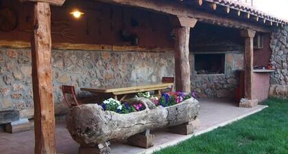 Country House 'Los Barruecos' with Mountain View, Shared Terrace and Wi-Fi