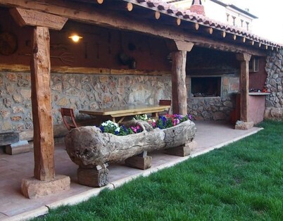 Casa rural 'Los Barruecos' con vistas a la montaña, terraza compartida y Wi-Fi