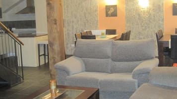 Fernseher, Kamin, DVD-Player, Stereoanlage