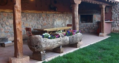 Finca 'Los Barruecos' mit Bergblick, Gemeinschaftsterrasse und Wi-Fi