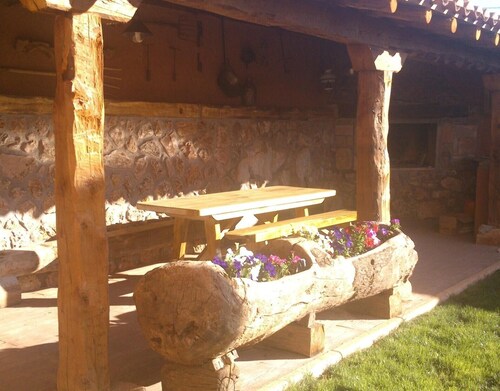 Country House 'Los Barruecos' with Mountain View, Shared Terrace and Wi-Fi