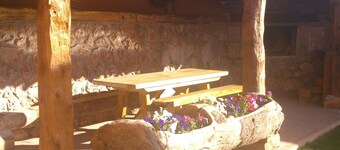 Country House 'Los Barruecos' with Mountain View, Shared Terrace and Wi-Fi